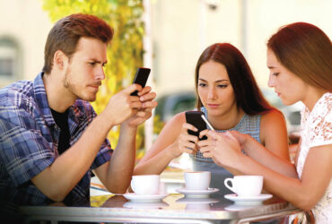Social Media Addiction Causes, Symptoms, treatments
