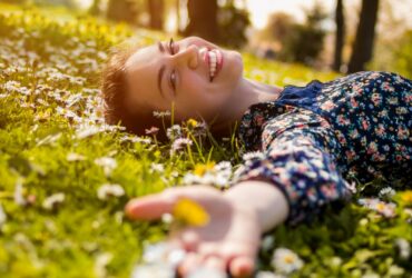 How to Emotionally Detach from Someone When Letting Go Is Difficult