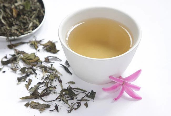 Read more about the article 10 Incredible Benefits Of White Tea