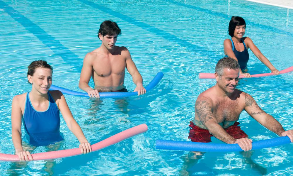 Read more about the article 10 Pool Exercises for Abs